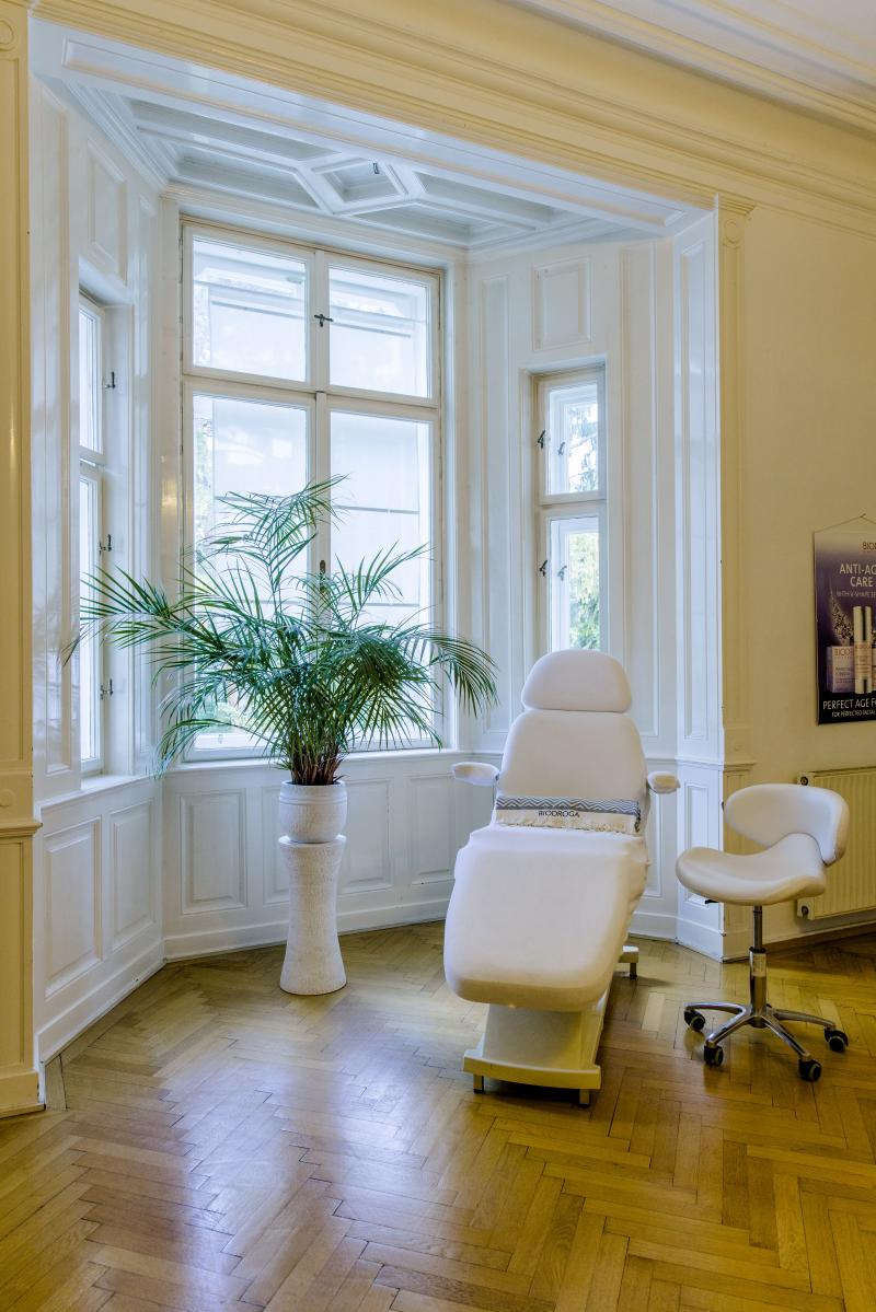 Maniküre 1130, Pediküre 1130, Massage 1130, Kosmetik 1130