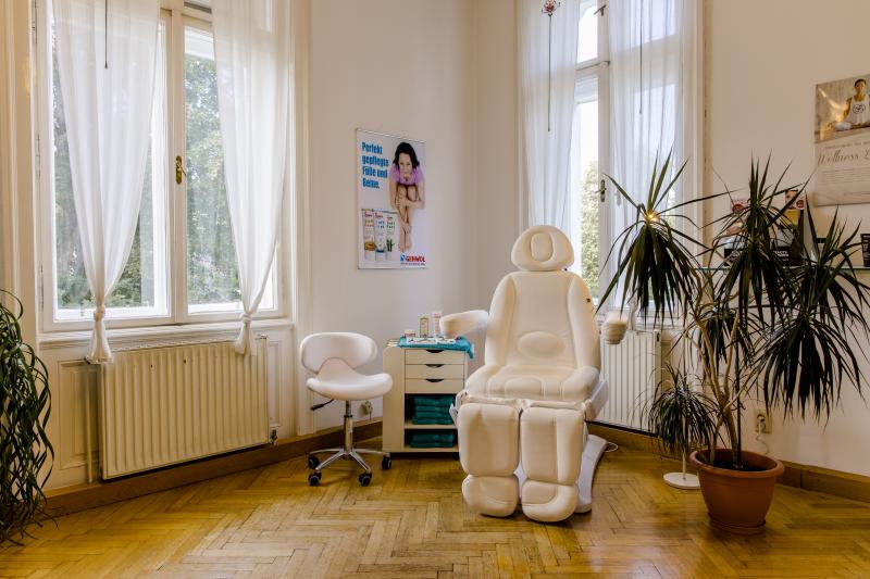Maniküre 1130, Pediküre 1130, Massage 1130, Kosmetik 1130