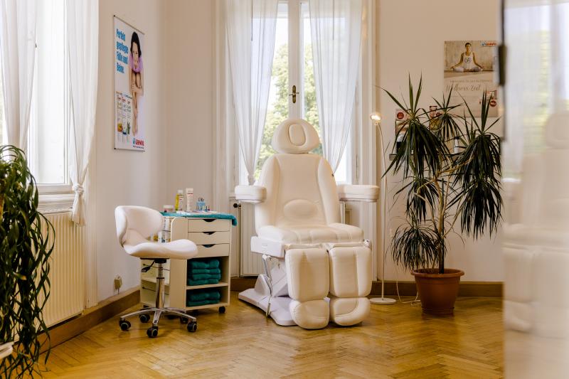 Maniküre 1130, Pediküre 1130, Massage 1130, Kosmetik 1130