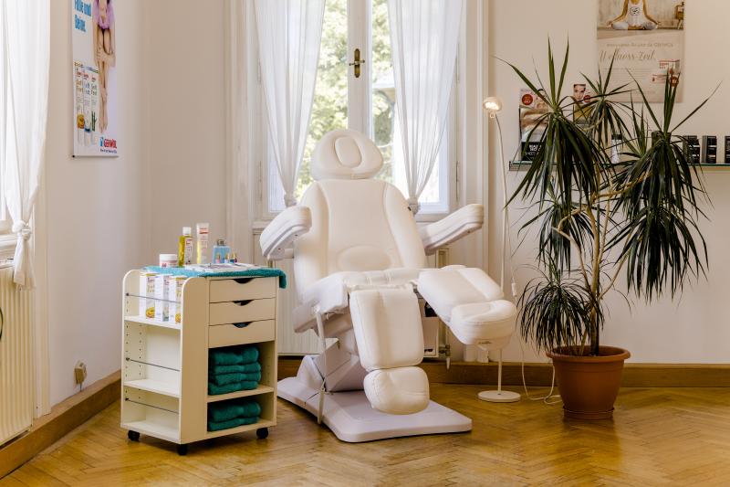 Maniküre 1130, Pediküre 1130, Massage 1130, Kosmetik 1130
